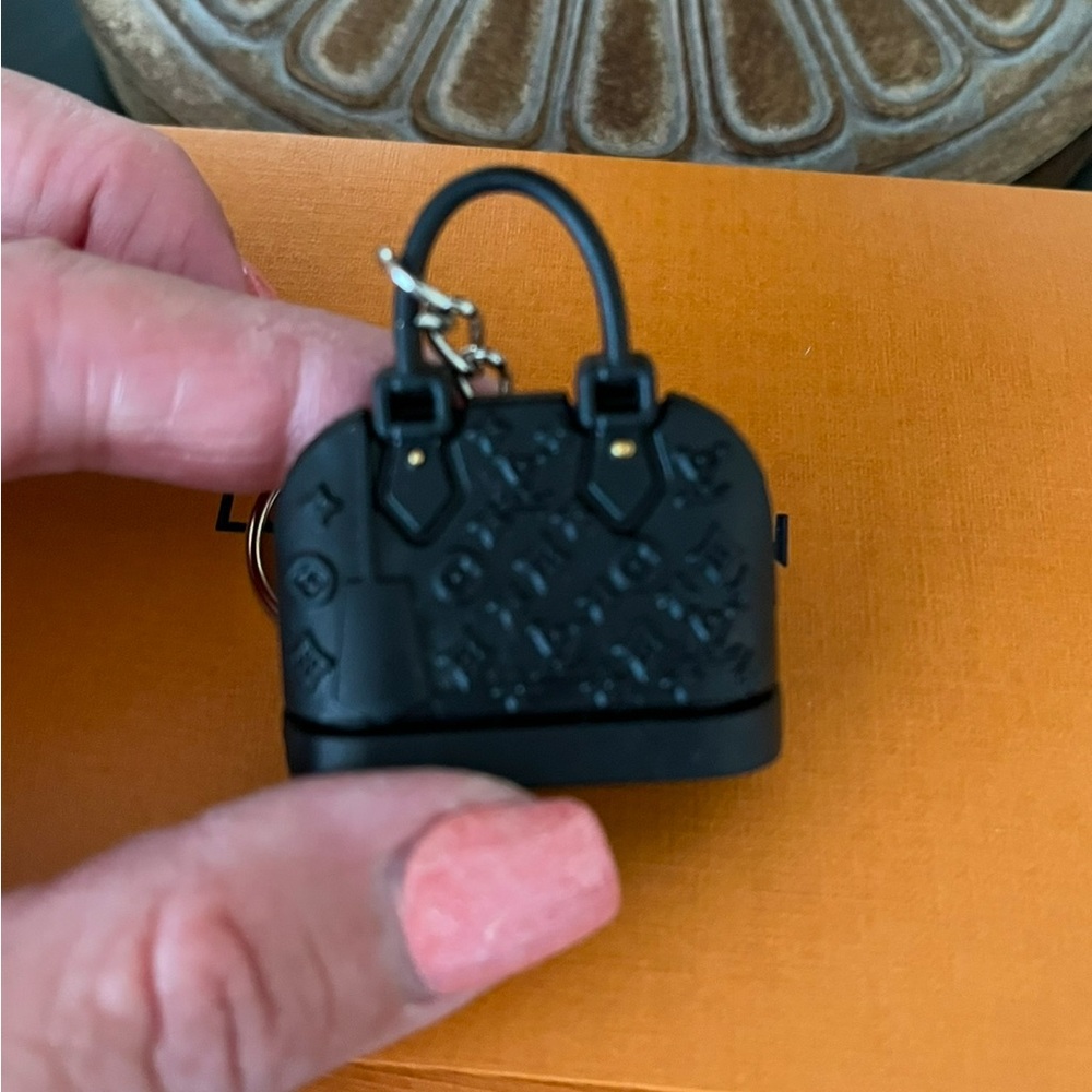 LV and Dior Fashion Keychains - Picture 7 of 12